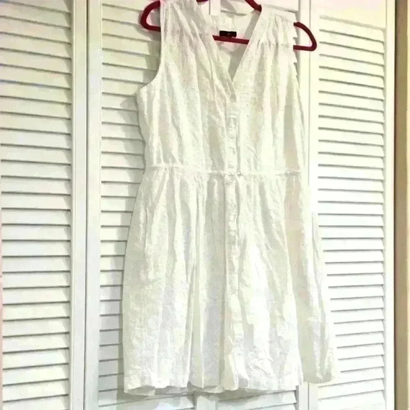 Gap Embroided eyelet Dress,Size M - Picture 3 of 3